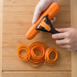 Sharp Blade Vegetable Peeler With Easy Grip Handle