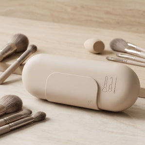 Portable Silicone Makeup Brush Storage Case with Magnetic Closure